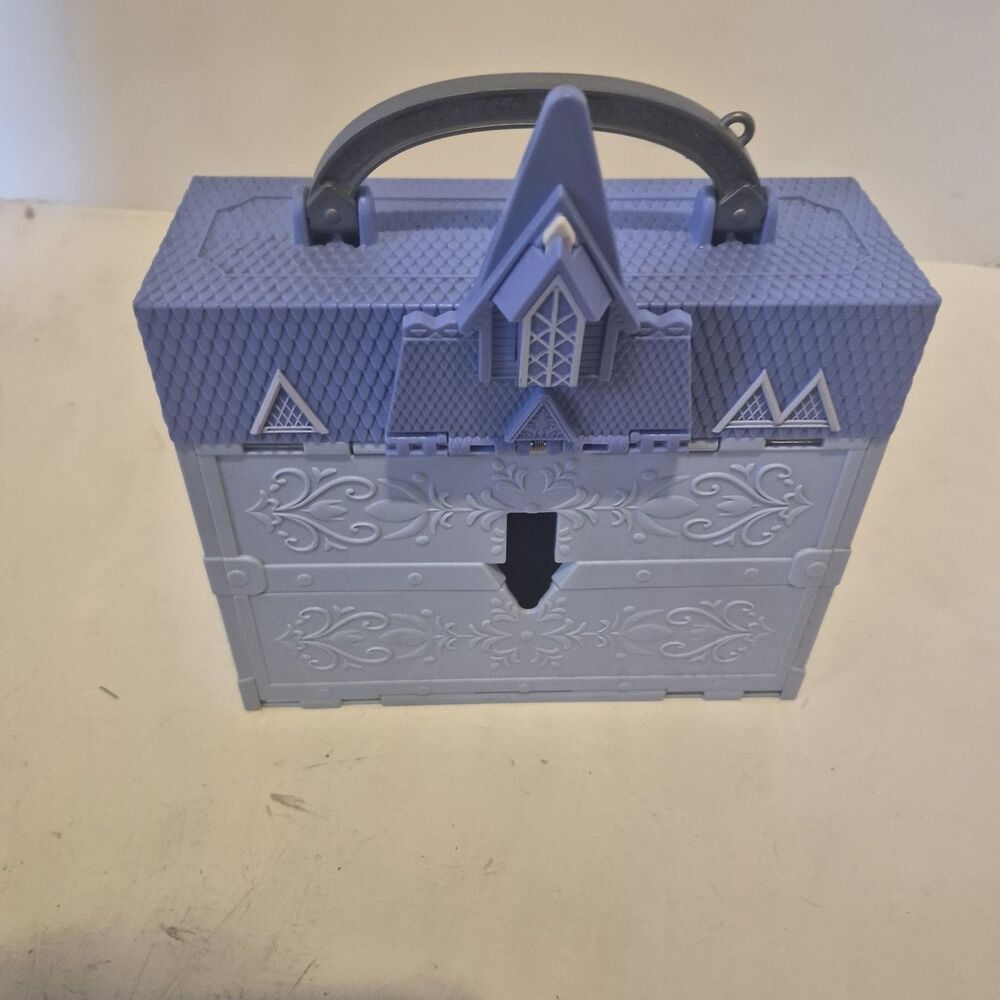 2018 Frozen Elsa’s Castle Collapsible Purse Blue Toy Plastic Hasbro 7.5 X 6.5”